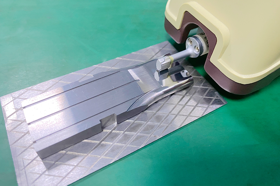 在製造五金模具時考慮哪些材料性質?